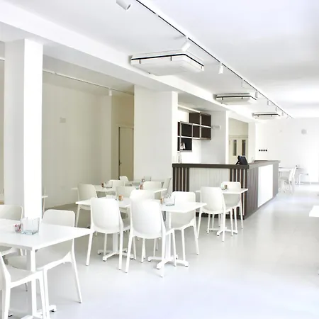 Hotel With Breakfast Included In Palau Proiettore