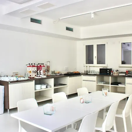 Hotel With Breakfast Included In Palau Proiettore