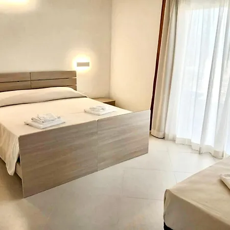 With Breakfast Included In Palau Proiettore